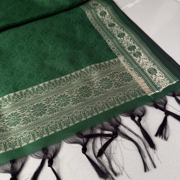 100% Silk Green Gold Table Runner Scarf With Tassels Floral Pattern India 70x2 - Picture 2 of 6